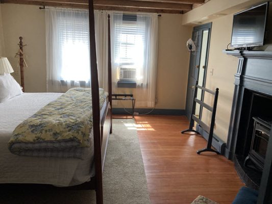 Lake Wentworth Room The 1810 house